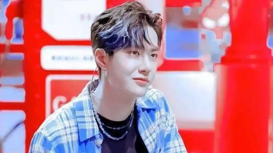 王一博考古视频笑容暴击甜度超标小括号似的微笑真的好吸引人啊