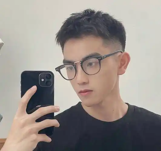 想要自己更加帅气一点,让自己充满阳光和自信,那么,咱们的发型是不是