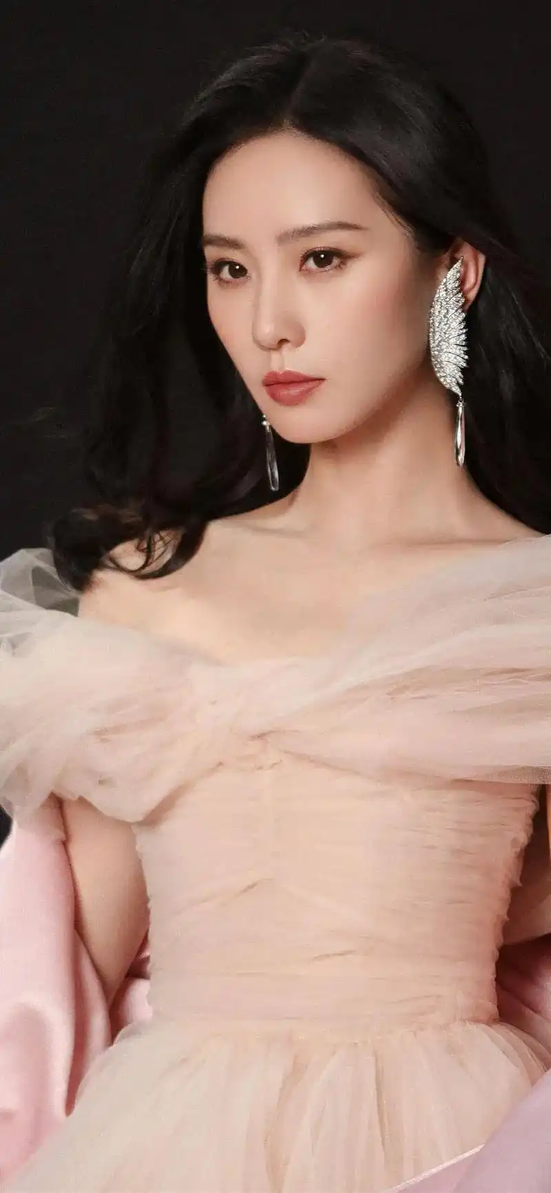 刘诗诗(原名刘诗施),1987年3月10日出生于北京市,中国 - 抖音