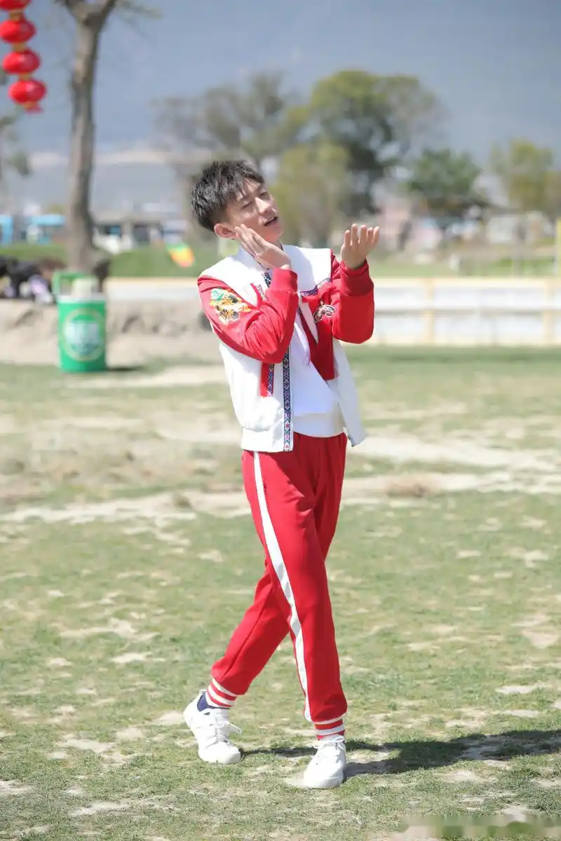 《高能少年团》大家还记得我们山哥张一山,这是在干什么吗?