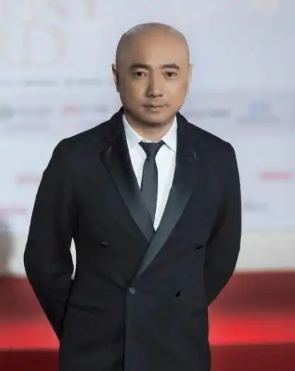 原创当徐峥有了头发韩红减肥很成功李宇春留长发后你能认出来吗