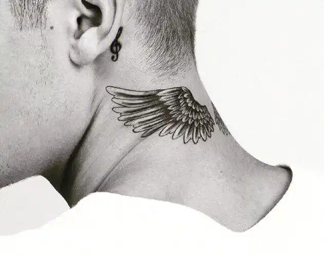 翅膀纹身