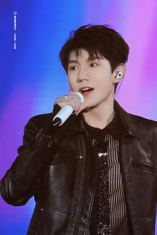 王源2024龙行绛气##王源出席qq音乐巅峰盛典