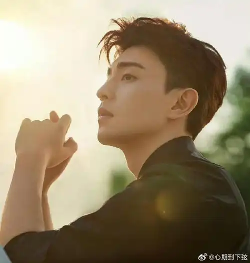 邓伦##邓伦现状##邓伦粉丝#氛围感满满  每一张照片  都是一个故事