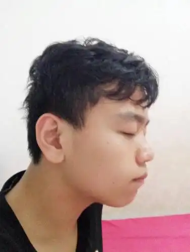 这个侧脸鼻子会不会太低了.而且看起来有点傻.