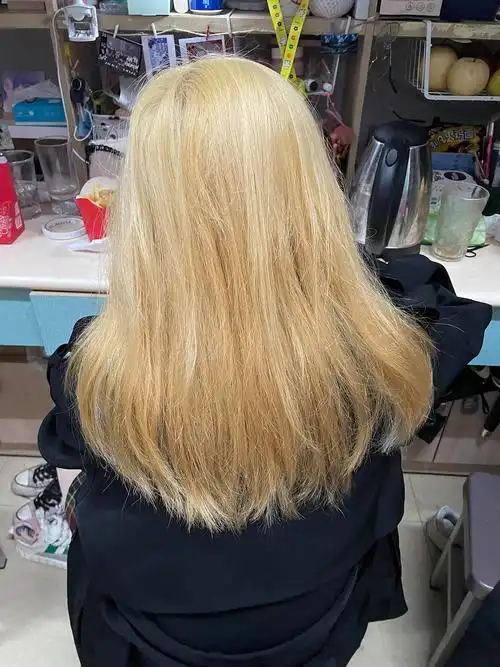 uu们能帮我看一下我漂的头发是漂花了吗