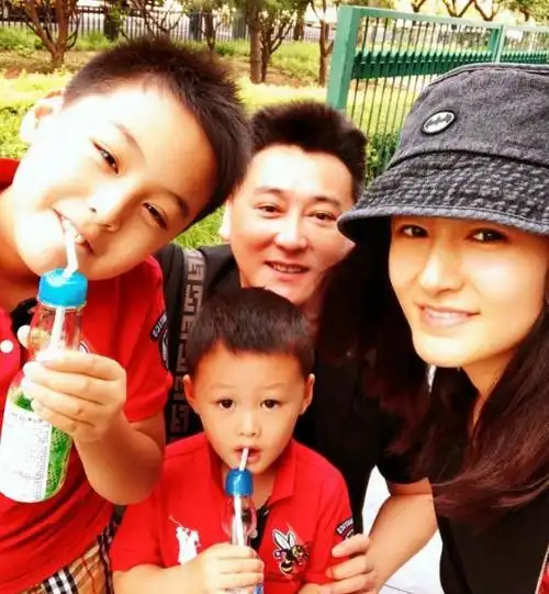 他是国家一级演员,被父母逼婚逼生,40岁娶小16岁娇妻,41岁当爸|刘涛