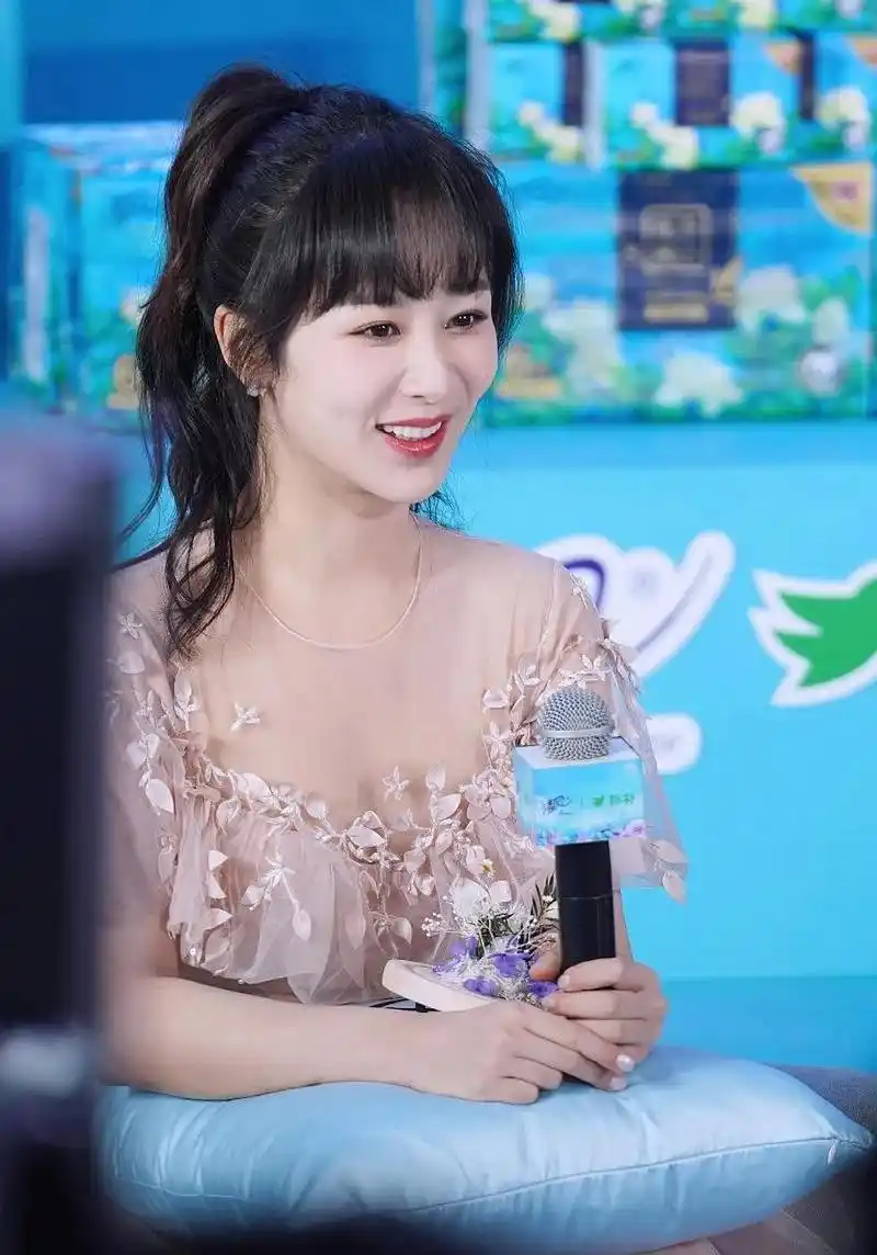 杨紫,这张照片,超级好看,好美,尤其是你的头发