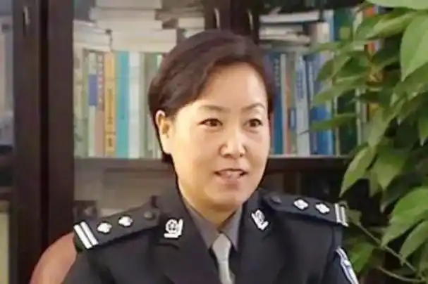 2004年任长霞葬礼:万人空巷近20万人送行,死因让人心酸