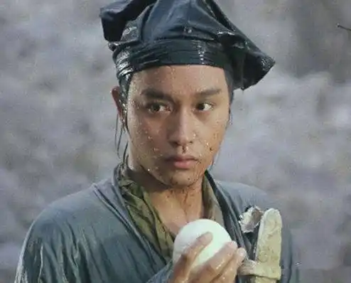 3,张国荣 《倩女幽魂》张国荣饰演宁采臣演技也是没话说