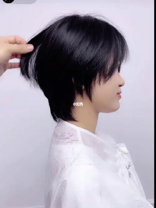 颧骨宽,柔和蓬松八字刘海完美修饰#网红短发#小清新短发#日系短发