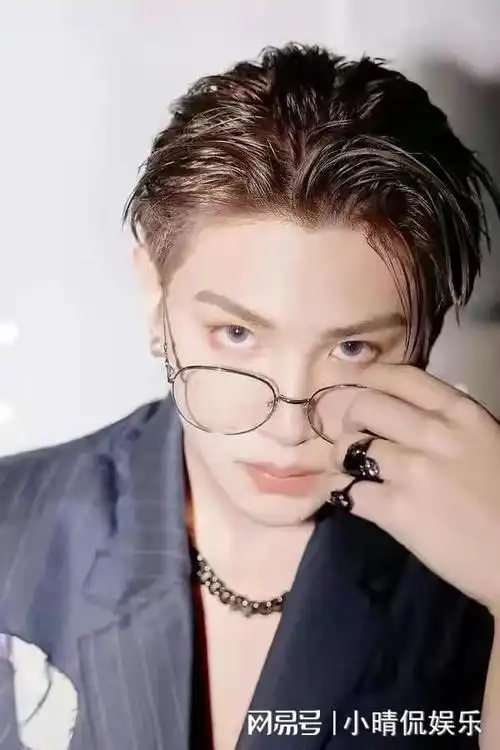 这些当红男明星留大背头一个比一个帅