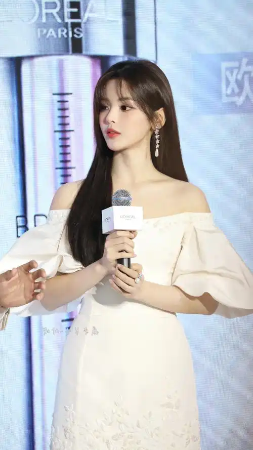 杨超越超话#杨超越巴黎欧莱雅活力代言人#摄人心魄!