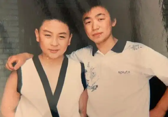 不要再为释小龙惋惜了,因为他正在娱乐圈的另一个圈子,风生水起!