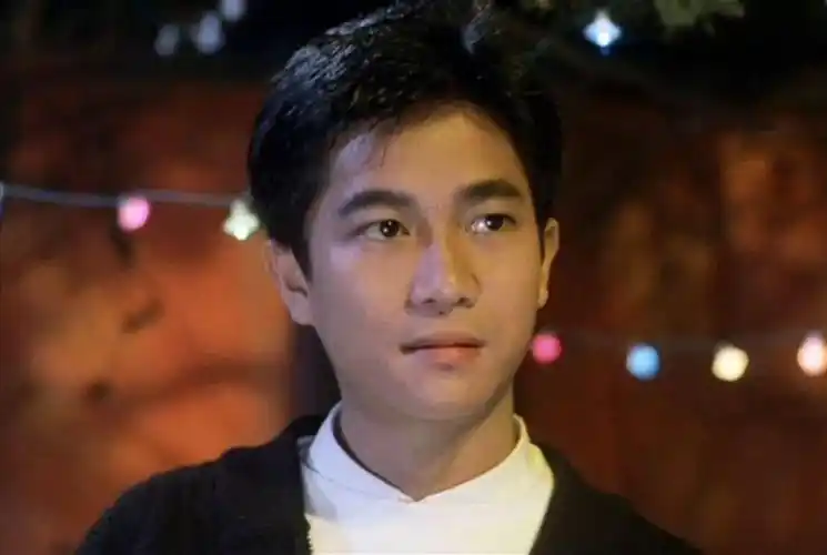 陈百强怎么死的何超琼采访谈陈百强落泪