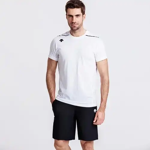 男领型:圆领t恤款式:短袖服装版型:常规服装款式细节:品牌logo运动