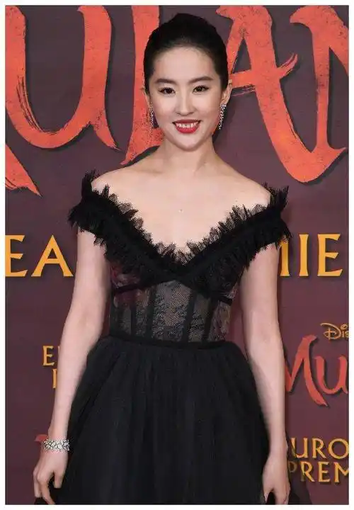 原创首见刘亦菲发福穿黑纱长裙也难掩臃肿感网友一言难尽