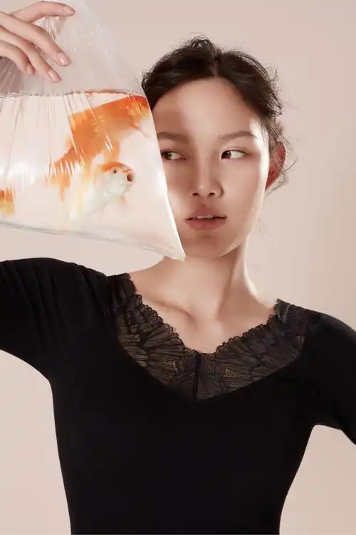 摄影师李清凯的肖像写真作品《内衣拍摄》