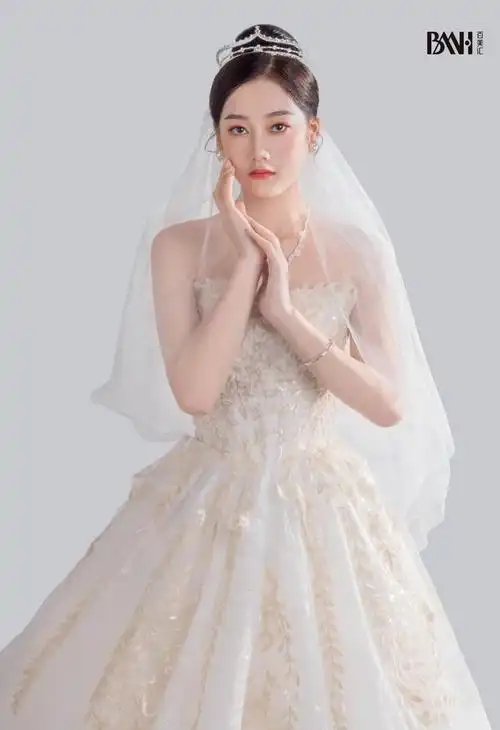 新娘发型2021最新款图片,2021年春季超惊艳的3款新娘造型来咯!