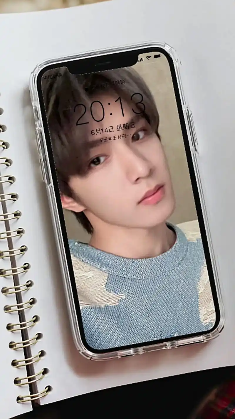 刘耀文壁纸!是谁爱了#手机锁屏 #刘耀文屏保 #欢迎取图 # - 抖音