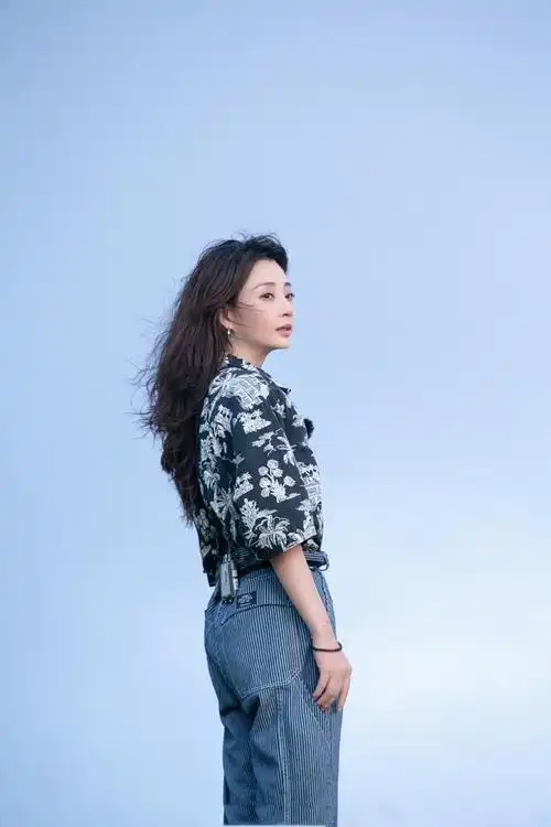 殷桃真不愧是气质女神40女人学她这样穿优雅又高级