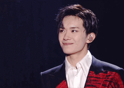 易烊千玺动图 gif