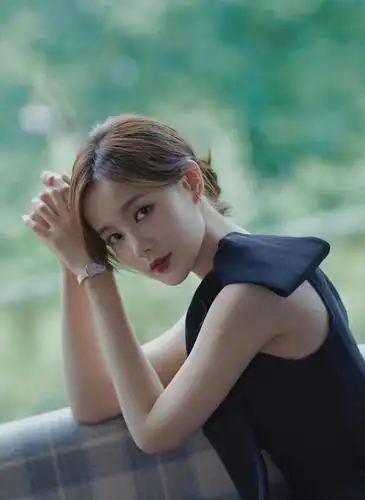 美女明星李一桐:清纯美丽,笑容甜美