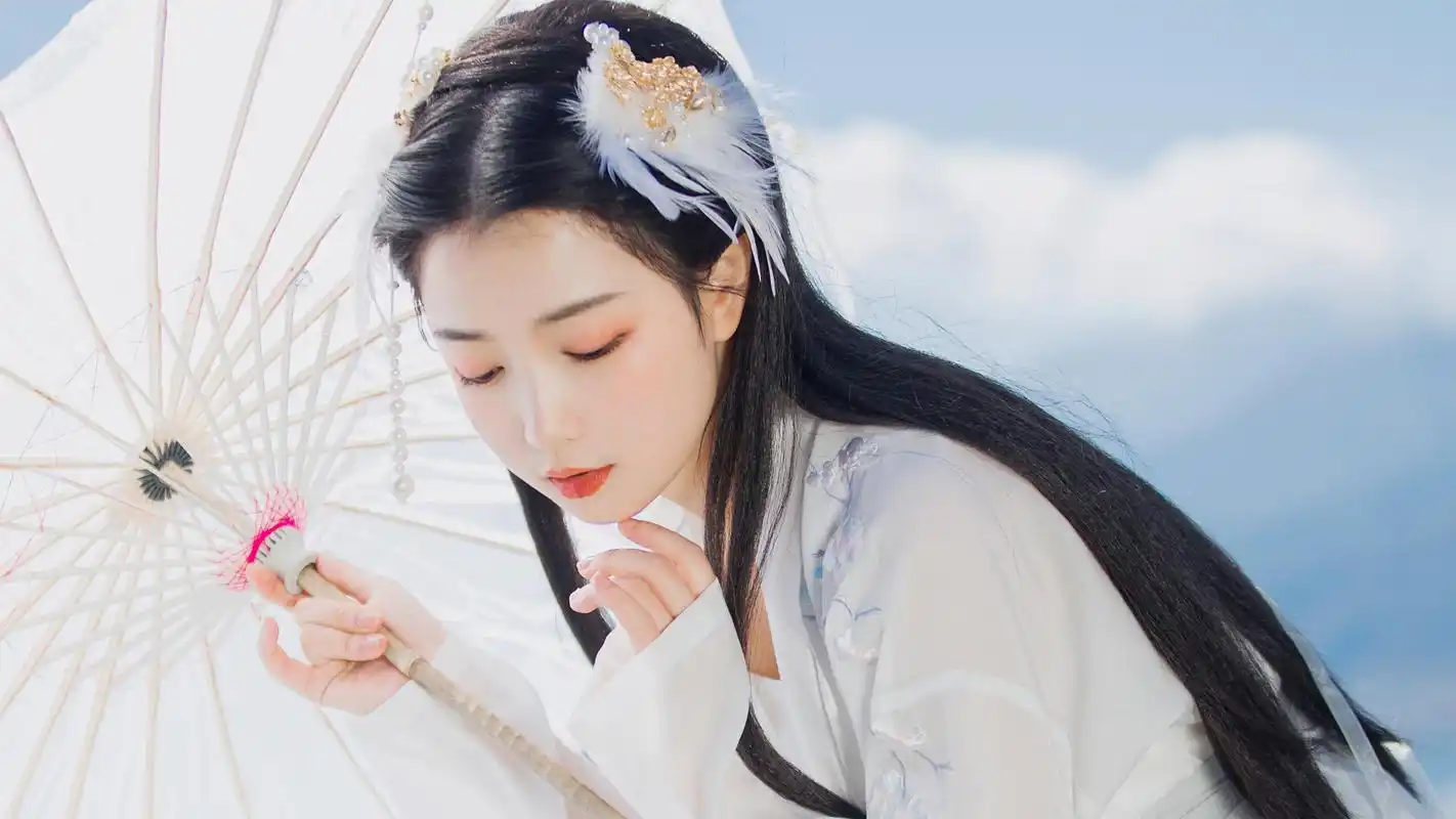 仙气飘飘的古风汉服美女唯美写真