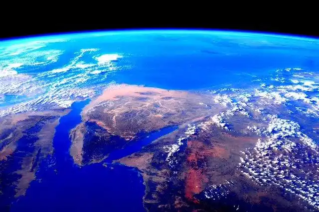 宇航员从太空拍地球景观可见北京