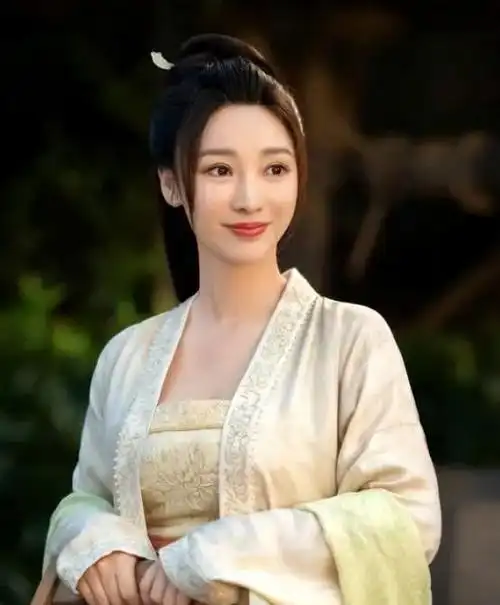 "冻龄女神"柳岩,42岁情感坎坷,"身材"太好带来福和祸|谢楠|陈凯歌|她