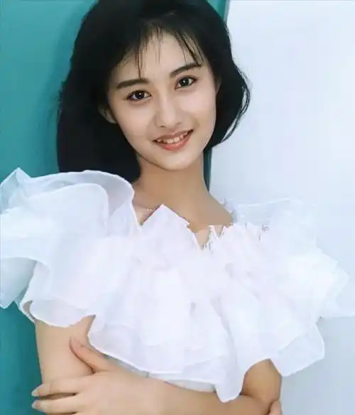 年轻时貌美如花但花期太短中年发福这6位明星颜值坍塌有点快