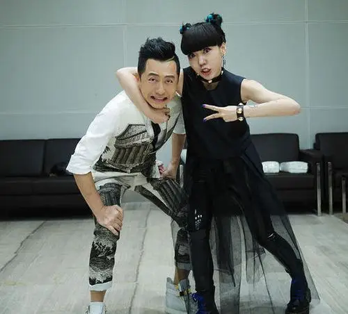 图吴莫愁与庾澄庆完婚了吗中国好声音师徒恋或成真