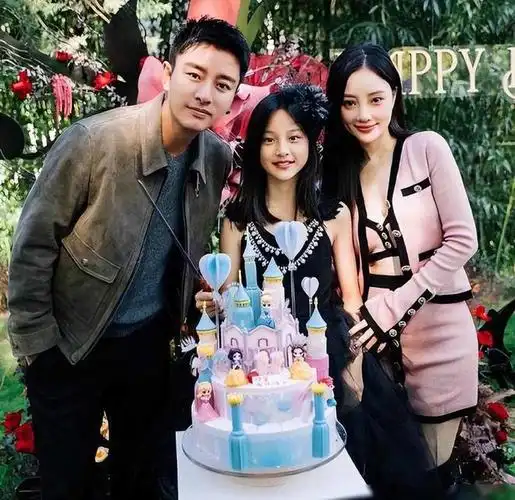 李小璐和前夫同时发声一起维护爱女甜馨离婚后罕见达成默契