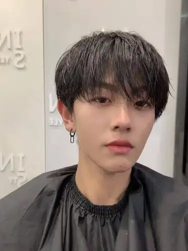 学生党纹理烫,帅不止三秒!_发型