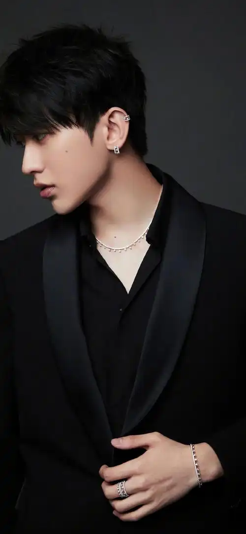 超有型蔡徐坤锁屏壁纸