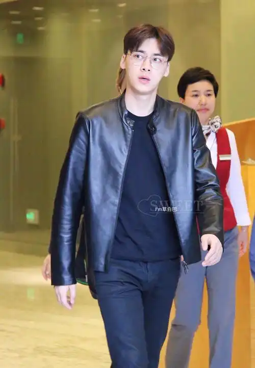 【李易峰】存李易峰的机场美图