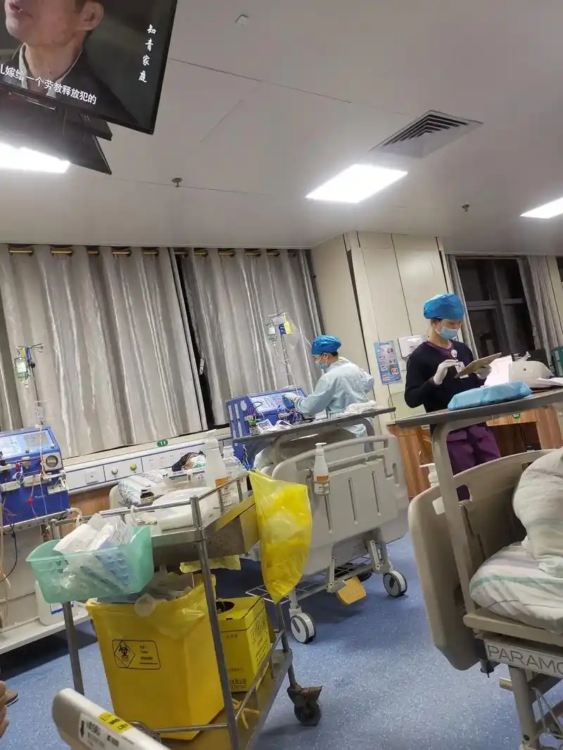 车祸住院治疗中.#上热门 #医院 #车祸瞬间 #玉林第一人民 - 抖音