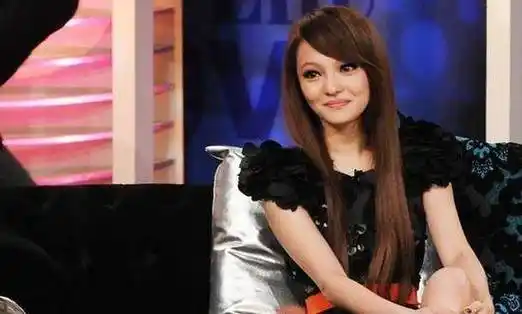 原创张韶涵出道即巅峰却遭亲人背叛闺蜜落井下石