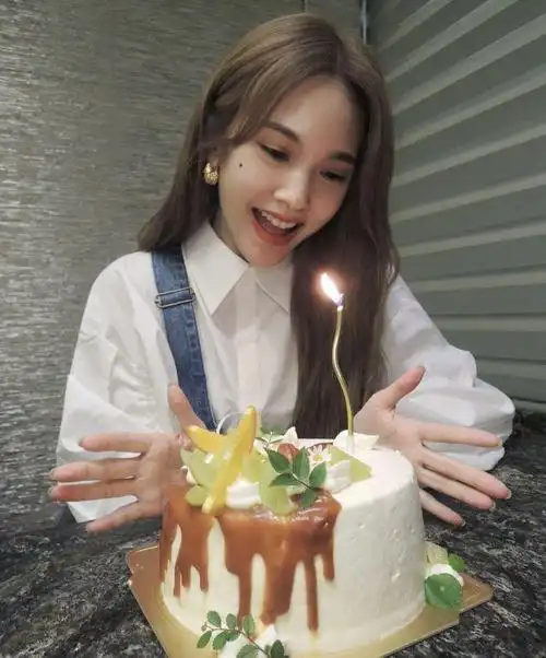 李荣浩连续9年为妻子庆生39岁杨丞琳少女感十足至今无生子计划