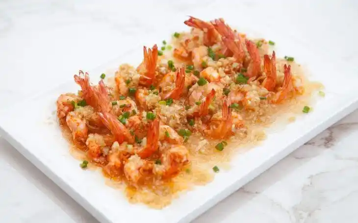 蒜蓉蒸虾传统做法,极易上手,简单又下饭,一口咬下去太爽口!