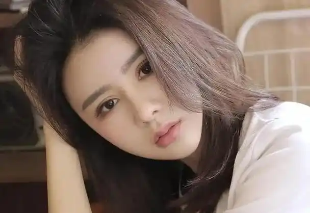 涂抹精华液时,要注意这四方面,才能拥有白皙细腻肌肤