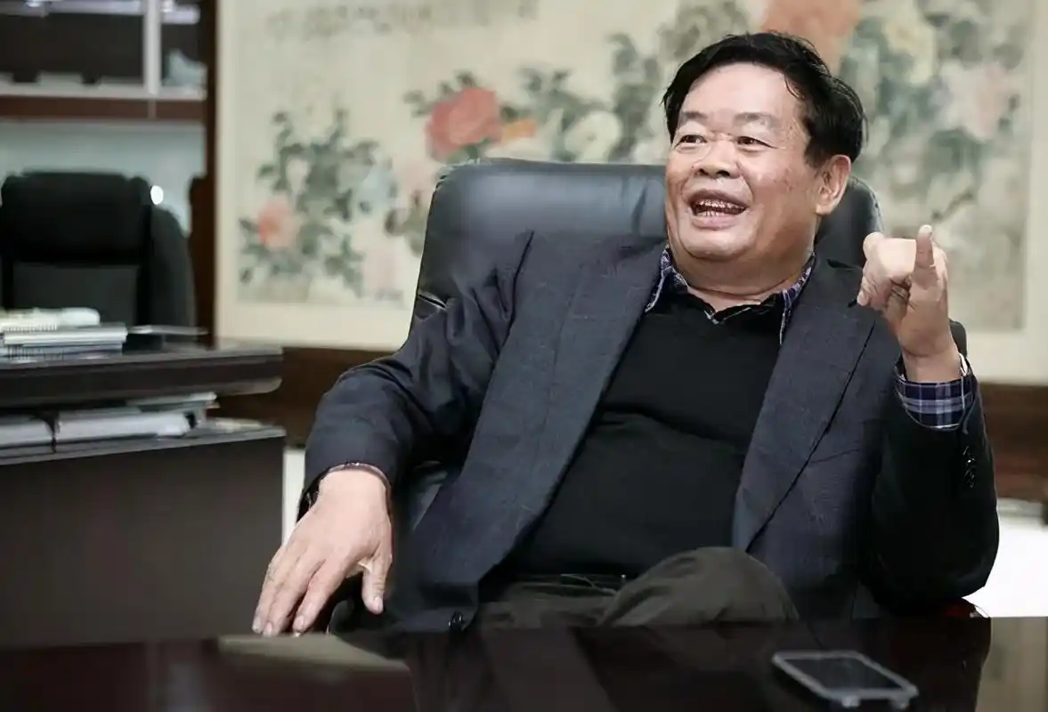 玻璃大王曹德旺,身价百亿要娶红颜知己,发妻:我只要孩子和房子