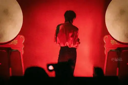 背影就让人疯狂cr春日降临,the ebonykeys打开新页木可关注贺儿的"啊"