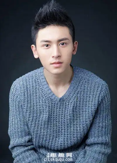 张哲瀚肌肉照张哲瀚身高等个人资料