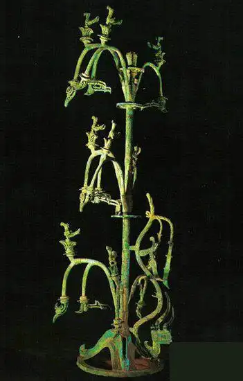 三星堆出土的青铜神树