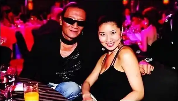 coco与大49岁谢贤恋爱12年相守却未能结婚以遗憾告终