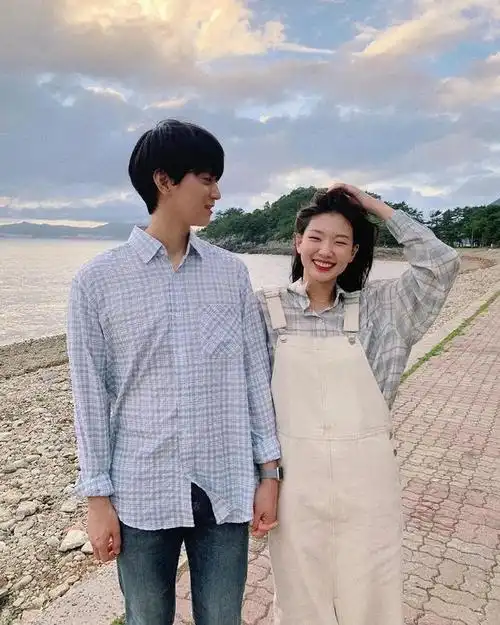 158和182情侣冬天这样穿情侣装太有回头率了