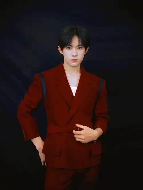 易烊千玺 宝格丽全球香氛代言人