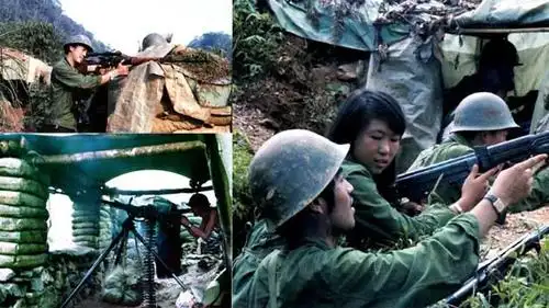 中越老山前线罕见彩照:长发女兵一同持枪战斗