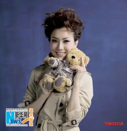 郑秀文代言服装pk滨崎步 拍广告尽显英伦风范(图)